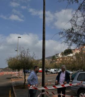 El Ayuntamiento de Tacoronte moderniza la red de alumbrado público en Mesa del Mar. · foto 1