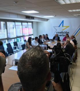 González Taño: CC quiere contribuir a mejorar las condiciones de vida de los canarios y canarias que lo pasan mal en Venezuela. · foto 1