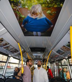 Cohesión Social viaja en guagua con una exposición para sensibilizar a los ciudadanos de los Derechos de la Infancia. · foto 1