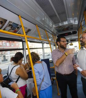 Cohesión Social viaja en guagua con una exposición para sensibilizar a los ciudadanos de los Derechos de la Infancia. · foto 4