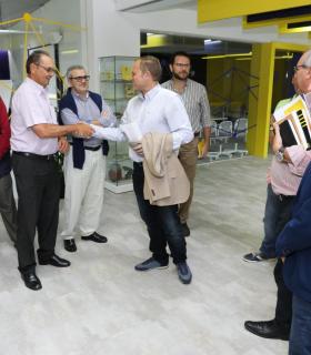José Eduardo Ramírez informa de los detalles del proyecto de la MetroGuagua a los ingenieros de Caminos. · foto 1