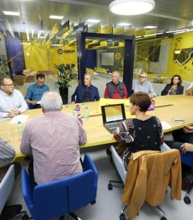 José Eduardo Ramírez informa de los detalles del proyecto de la MetroGuagua a los ingenieros de Caminos. · foto 2