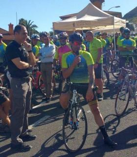 Más de mil personas pedalean por las carreteras de La Palma para reivindicar la seguridad vial de los ciclistas. · foto 4