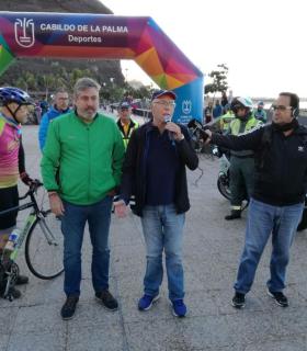 Más de mil personas pedalean por las carreteras de La Palma para reivindicar la seguridad vial de los ciclistas. · foto 6