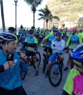 Más de mil personas pedalean por las carreteras de La Palma para reivindicar la seguridad vial de los ciclistas. · foto 8