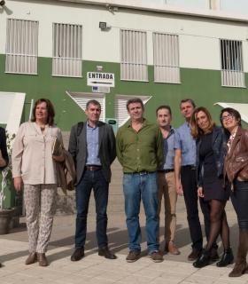 Los estudiantes del CIFP San Cristóbal presentan al presidente del Gobierno su proyecto de vivienda sostenible. · foto 2