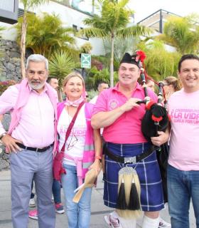La XIII edición de la Carrera por la Vida supera su propio récord y marcha por Arona y Adeje contra el cáncer de mama. · foto 8