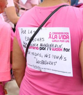La XIII edición de la Carrera por la Vida supera su propio récord y marcha por Arona y Adeje contra el cáncer de mama. · foto 9