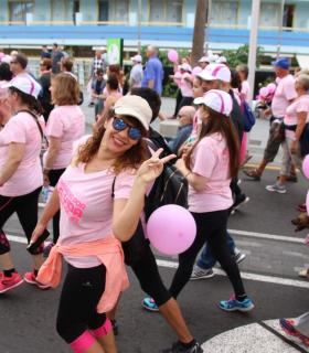 La XIII edición de la Carrera por la Vida supera su propio récord y marcha por Arona y Adeje contra el cáncer de mama. · foto 21