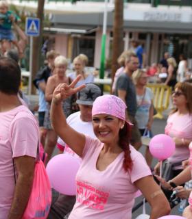 La XIII edición de la Carrera por la Vida supera su propio récord y marcha por Arona y Adeje contra el cáncer de mama. · foto 16