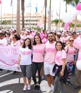La XIII edición de la Carrera por la Vida supera su propio récord y marcha por Arona y Adeje contra el cáncer de mama. · foto 19