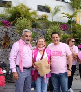 La XIII edición de la Carrera por la Vida supera su propio récord y marcha por Arona y Adeje contra el cáncer de mama. · foto 3