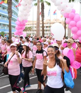 La XIII edición de la Carrera por la Vida supera su propio récord y marcha por Arona y Adeje contra el cáncer de mama. · foto 20