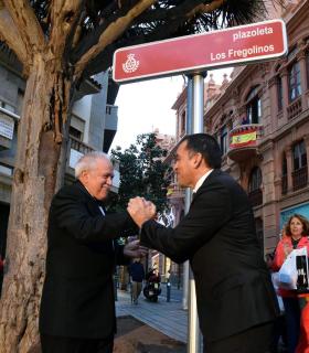 Santa Cruz dedica una plazoleta del centro de la ciudad a la agrupación Los Fregolinos. · foto 1