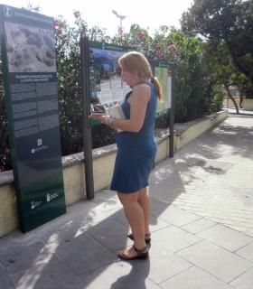 El Director General de Turismo supervisa junto con el Alcalde y varios concejales de Arucas la nueva señalética turística peatonal. · foto 5