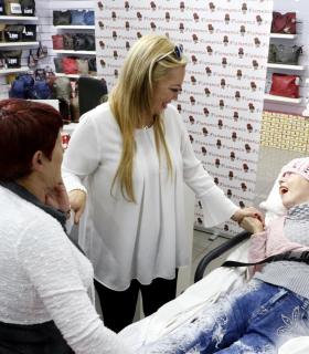Ainara Cabello ha podido cumplir hoy uno de sus sueños, conocer a Belén Esteban. · foto 2