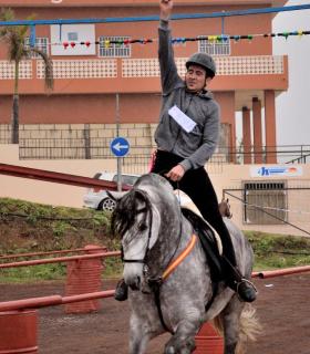 Demostración de arado con yuntas y siembra de sementero, zunchado de ruedas de carreta y carrera de sortija a caballo. San Juan. Tacoronte, 21-01-2017 · foto 80