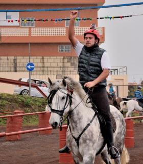 Demostración de arado con yuntas y siembra de sementero, zunchado de ruedas de carreta y carrera de sortija a caballo. San Juan. Tacoronte, 21-01-2017 · foto 83