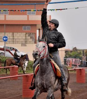 Demostración de arado con yuntas y siembra de sementero, zunchado de ruedas de carreta y carrera de sortija a caballo. San Juan. Tacoronte, 21-01-2017 · foto 82