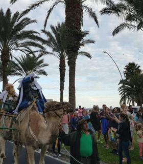 El municipio de Pájara recibió a los Reyes Magos con cuatro cabalgatas llenas de colorido. · foto 5