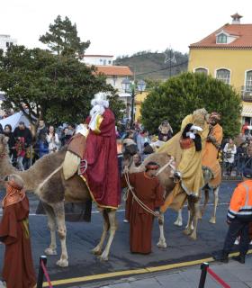 La Gran Cabalgata Anunciadora de Sus Majestades los Reyes Magos inunda de ilusión la villa de La Esperanza. · foto 1