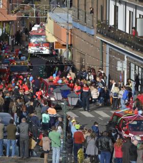 La Gran Cabalgata Anunciadora de Sus Majestades los Reyes Magos inunda de ilusión la villa de La Esperanza. · foto 5