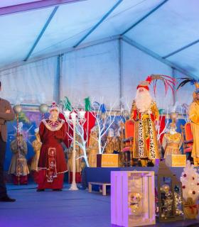 Cerca de dos mil personas aclaman a los Reyes Magos en San Sebastián de La Gomera. · foto 1