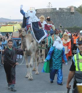 Caleta de Fuste y Antigua celebran con éxito dos Cabalgatas de Reyes Magos simultáneas. · foto 1
