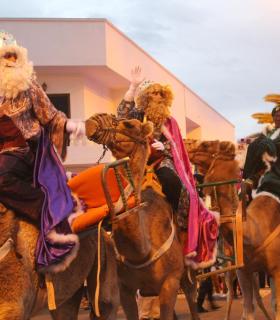 Caleta de Fuste y Antigua celebran con éxito dos Cabalgatas de Reyes Magos simultáneas. · foto 2