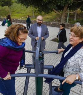El Ayuntamiento de Las Palmas de Gran Canaria inaugura un parque biosaludable en el barrio de San Francisco de Paula. · foto 2