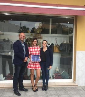 Granadilla de Abona premia la creatividad en los escaparates comerciales durante la campaña navideña. · foto 2