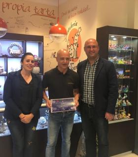 Granadilla de Abona premia la creatividad en los escaparates comerciales durante la campaña navideña. · foto 1
