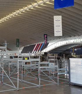 El escenario del Carnaval en el Recinto Ferial de Santa Cruz de Tenerife comienza a tomar forma. · foto 1