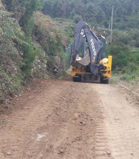 Comienzan los trabajos de mejora en el Camino Agrícola Las Colmenitas. · foto 1