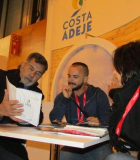 El stand de Costa Adeje, a punto para abrir sus puertas a los profesionales en la mañana de este miércoles. · foto 2