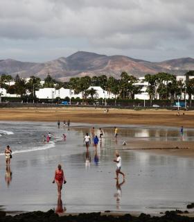 Puerto del Carmen lidera el turismo en Lanzarote y bate récords de ocupación. · foto 4
