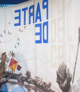 Puerto de la Cruz muestra su apuesta por el turismo de calidad creando un mural artístico en FITUR para atraer al mercado peninsular. · foto 2