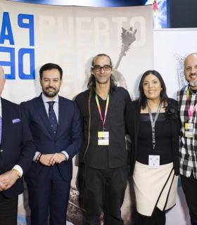 Puerto de la Cruz muestra su apuesta por el turismo de calidad creando un mural artístico en FITUR para atraer al mercado peninsular. · foto 3