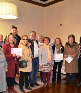 José Alberto Díaz ha recibido esta mañana a la candidata a Reina de Mayores que representará al municipio en el próximo Carnaval de Santa Cruz de Tenerife. · foto 1