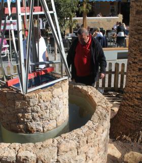 El Ayuntamiento pone en funcionamiento la Fuente del Molino de Chicago en la Zona Comercial Abierta del Happy Center. · foto 4