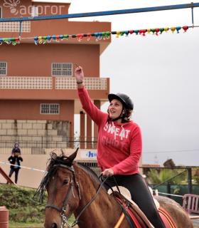 Demostración de arado con yuntas y siembra de sementero, zunchado de ruedas de carreta y carrera de sortija a caballo. San Juan. Tacoronte, 21-01-2017 · foto 95