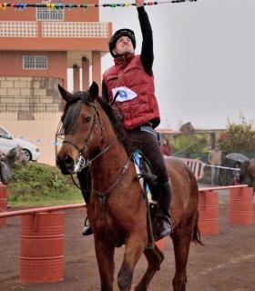 Demostración de arado con yuntas y siembra de sementero, zunchado de ruedas de carreta y carrera de sortija a caballo. San Juan. Tacoronte, 21-01-2017 · foto 78