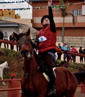 Demostración de arado con yuntas y siembra de sementero, zunchado de ruedas de carreta y carrera de sortija a caballo. San Juan. Tacoronte, 21-01-2017 · foto 64
