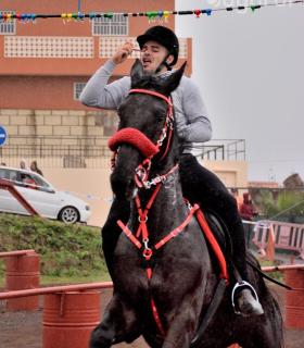 Demostración de arado con yuntas y siembra de sementero, zunchado de ruedas de carreta y carrera de sortija a caballo. San Juan. Tacoronte, 21-01-2017 · foto 77
