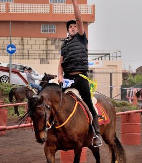 Demostración de arado con yuntas y siembra de sementero, zunchado de ruedas de carreta y carrera de sortija a caballo. San Juan. Tacoronte, 21-01-2017 · foto 87