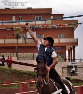 Demostración de arado con yuntas y siembra de sementero, zunchado de ruedas de carreta y carrera de sortija a caballo. San Juan. Tacoronte, 21-01-2017 · foto 100