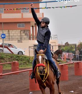 Demostración de arado con yuntas y siembra de sementero, zunchado de ruedas de carreta y carrera de sortija a caballo. San Juan. Tacoronte, 21-01-2017 · foto 86