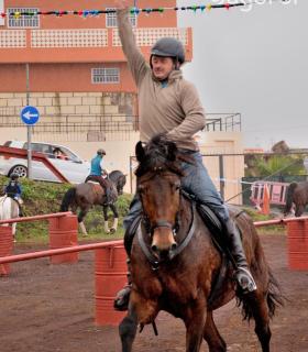Demostración de arado con yuntas y siembra de sementero, zunchado de ruedas de carreta y carrera de sortija a caballo. San Juan. Tacoronte, 21-01-2017 · foto 81