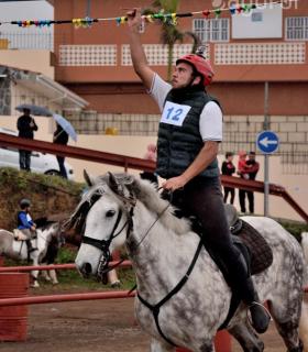 Demostración de arado con yuntas y siembra de sementero, zunchado de ruedas de carreta y carrera de sortija a caballo. San Juan. Tacoronte, 21-01-2017 · foto 71