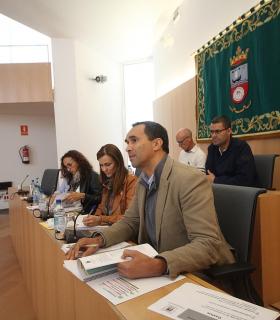 El Ayuntamiento de Tías aprueba el Presupuesto General de 2017 que supera los 26 millones de euros . · foto 1